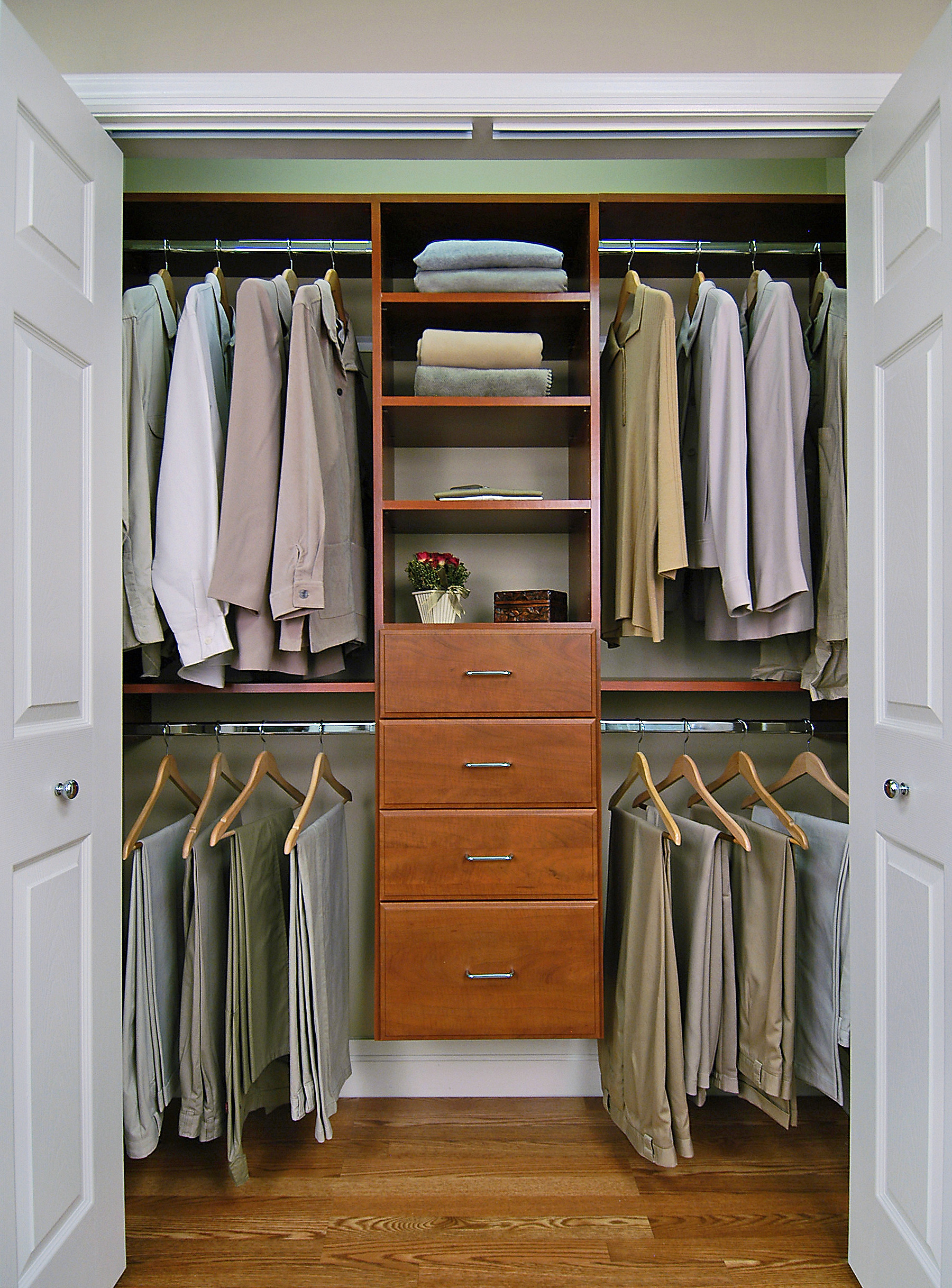 REACH-IN CLOSETS